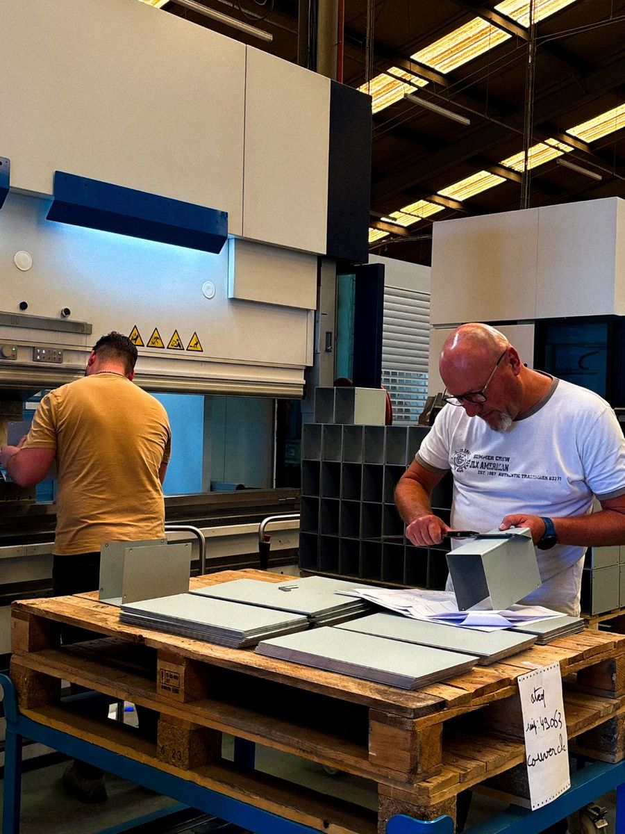 Contrôle des sous-ensembles assemblés avant expédition chez Duflot à Holnon (Aisne, Hauts-de-France)