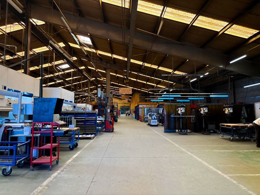 Atelier de tôlerie fine Duflot de 8 500 m² à Holnon (Aisne, Hauts-de-France) — découpe, pliage, soudage et finition